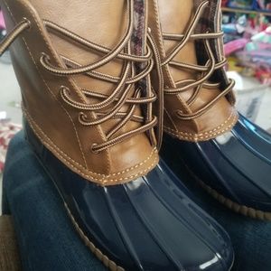 Duck boots